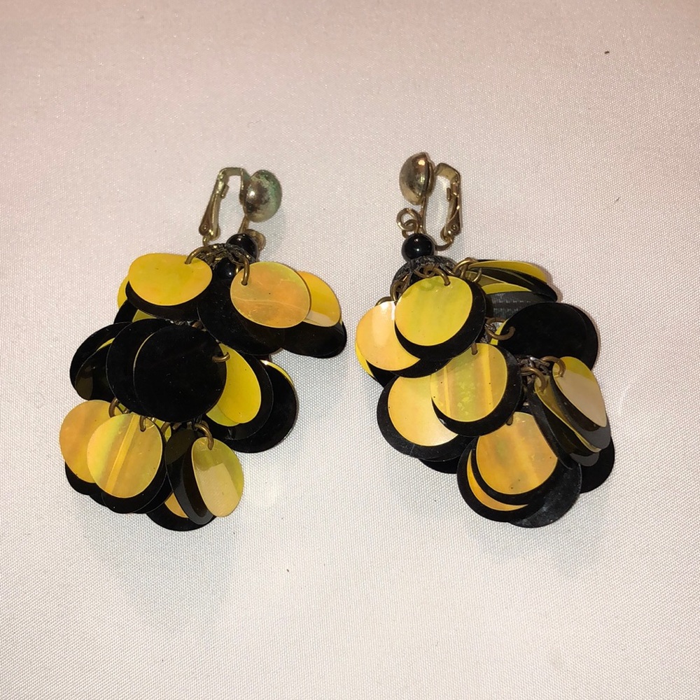Vintage Black and Gold Tone
Sequin Paillette Chandelier
Clip-On Earring's